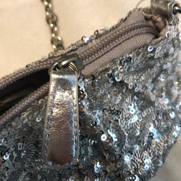 NWT! NY&C silver sequined evening bag - Picture 5 of 6